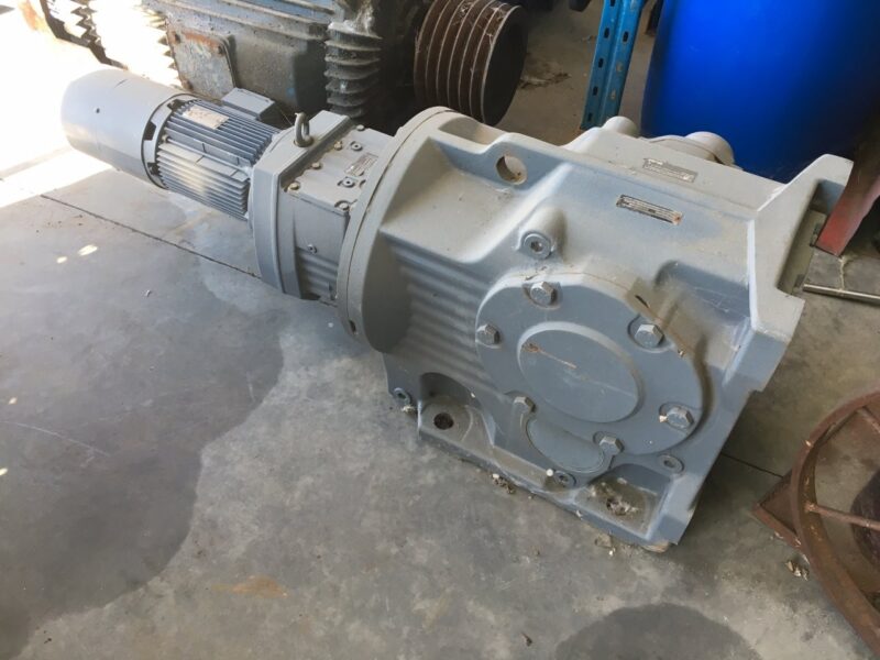 Gearbox SEW for main drive in Abattoirs - Image 5