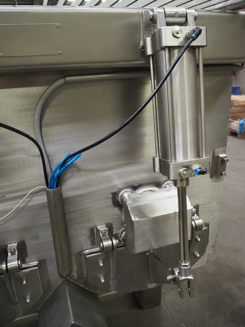 https://wattsmeatmachinery.com/wp-content/uploads/2022/08/Mixer-F.B.I.-4000L-Double-Shaft-Paddle-Mixer-7.jpg