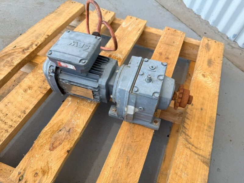 Geared Unit SEW 1.5KW Model R37 DRS71M4 - Image 2