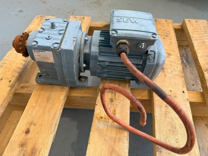 Geared Unit SEW 1.5KW Model R37 DRS71M4 - Image 5