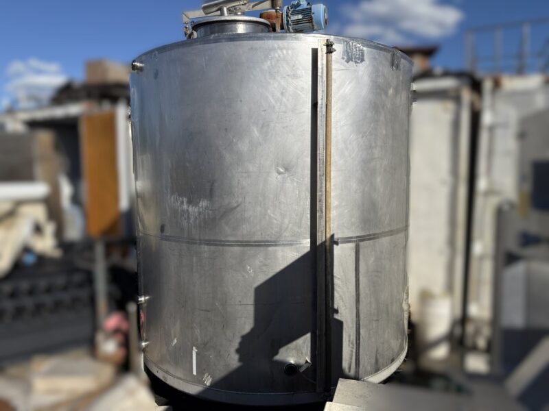Tank SS with agitator 2.3m wide x 3m high 9500 ltr