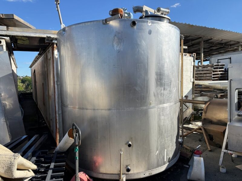 Tank SS with agitator 2.3m wide x 3m high 9500 ltr - Image 3